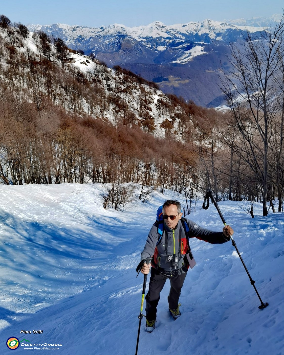 28 Accostiamo a lato del ripido canalino seguendo traccia per escursionisti.jpg